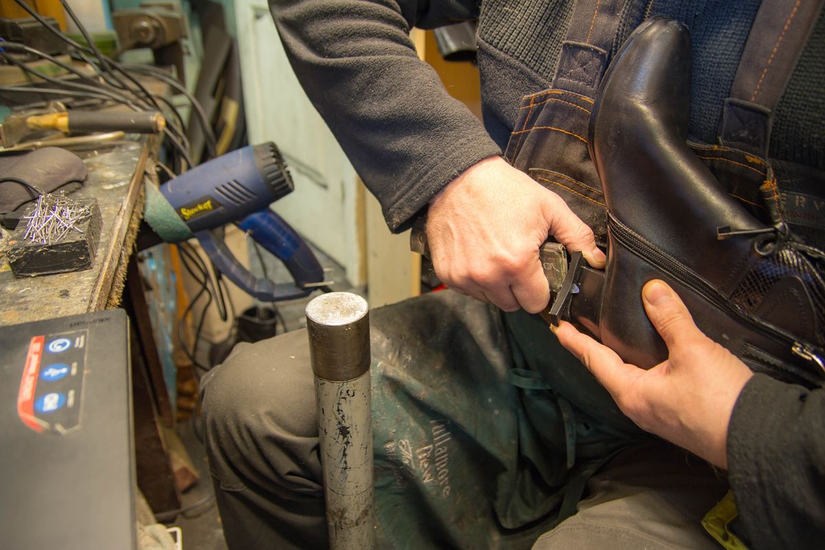 El arte de reparar: guía práctica para prolongar la vida del calzado